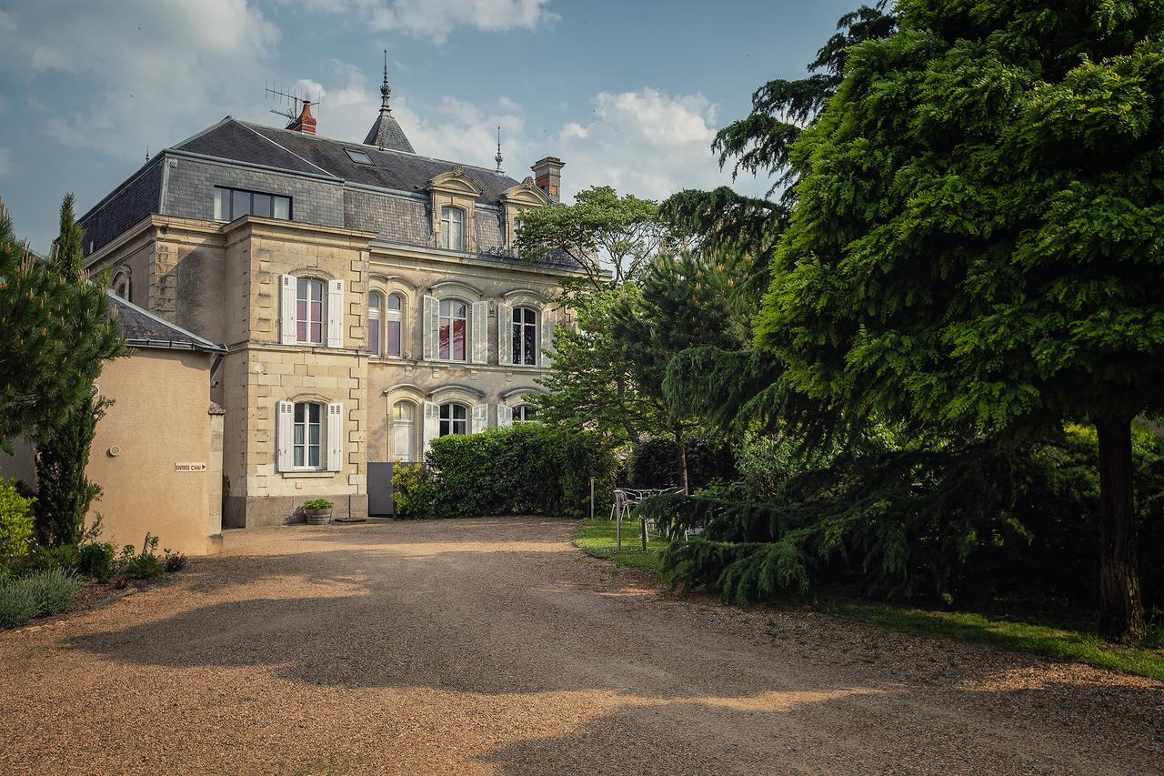 Hotel & Spa Chai De La Paleine Le Puy-Notre-Dame Exterior photo